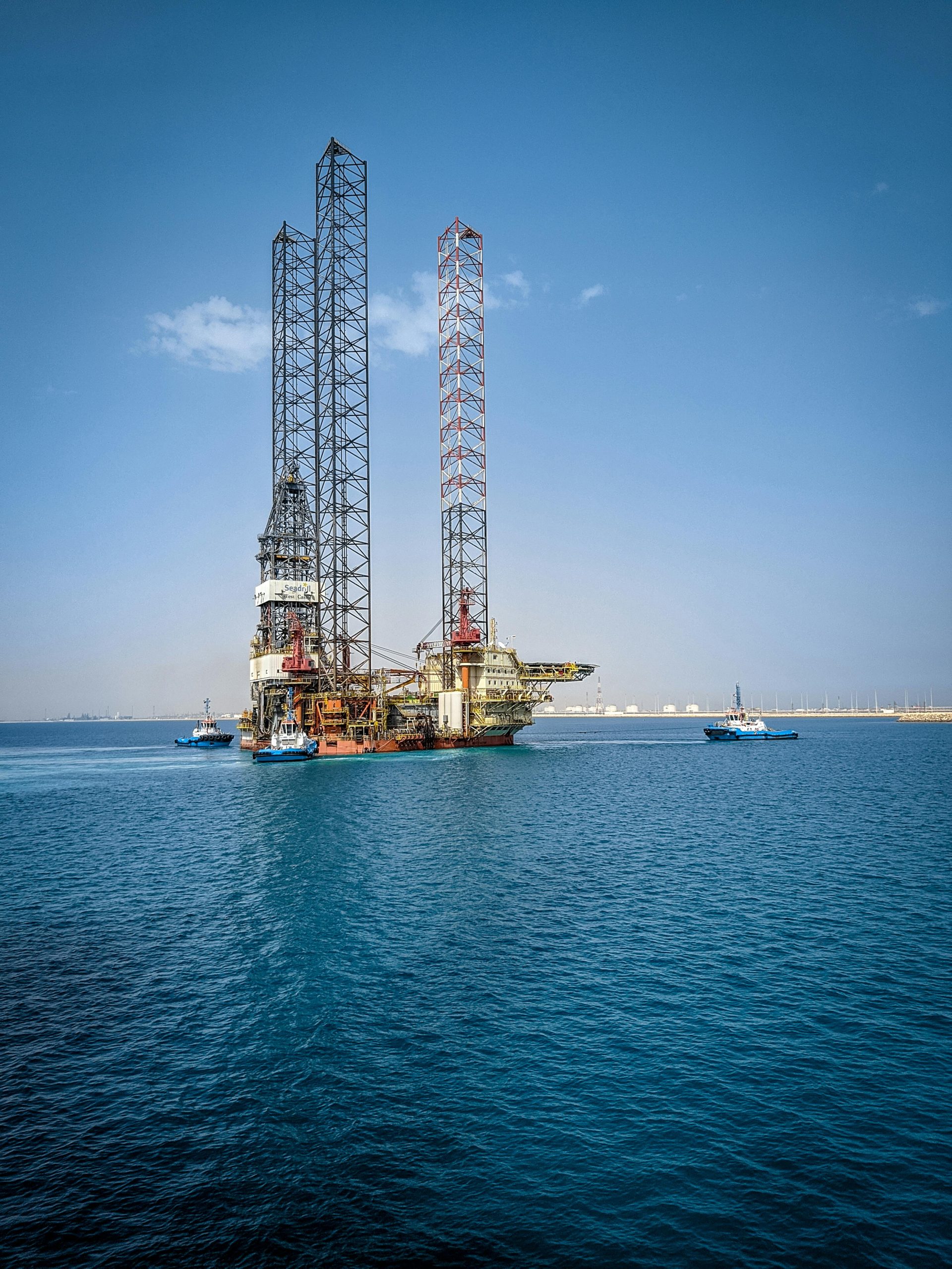Stunning vertical shot of an offshore oil rig in the calm waters of Ras Laffan, Qatar.
